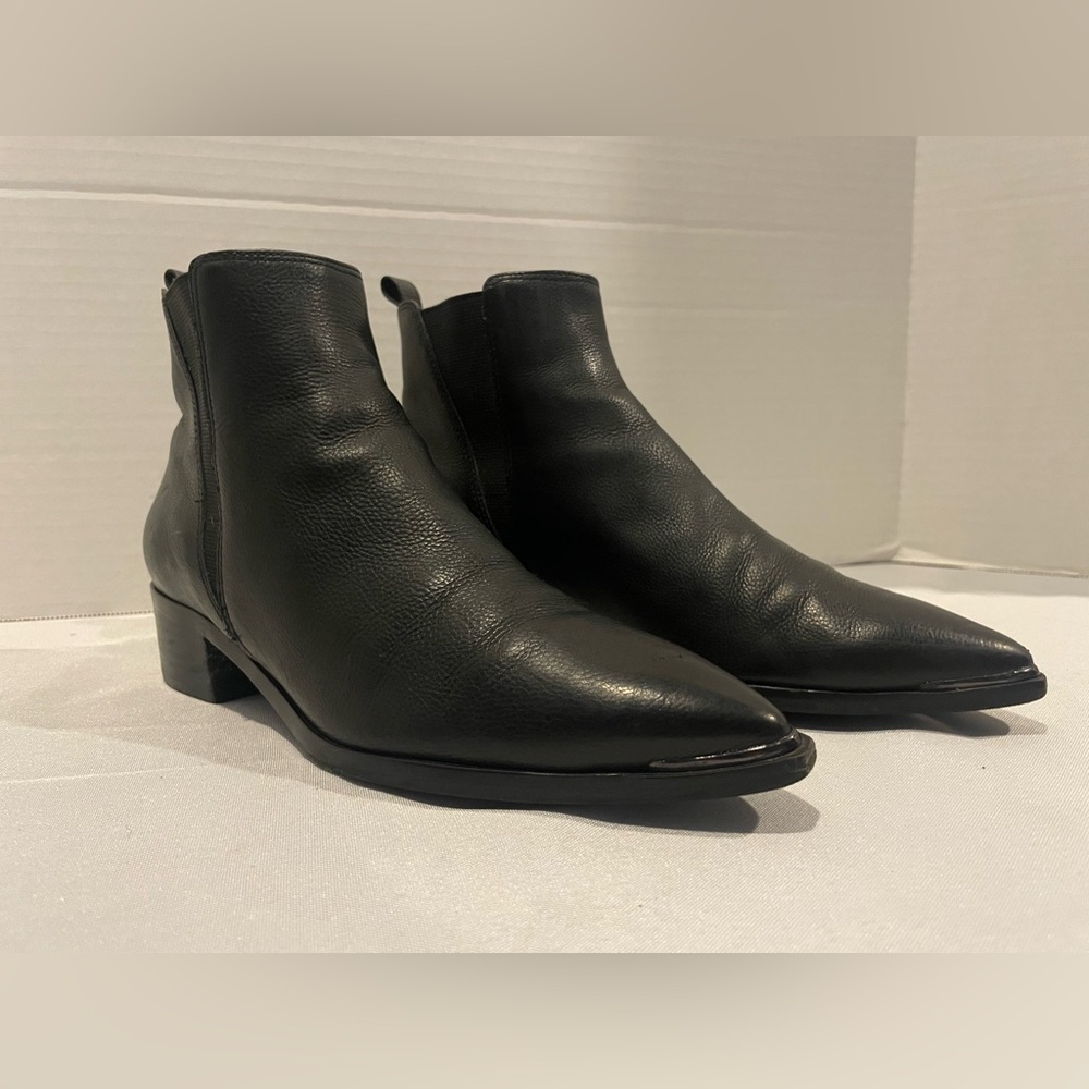 MARC FISHER Yale Pointy Toe Black Leather Chelsea Ankle Booties Women’s 6 1/2 - Picture 2 of 5